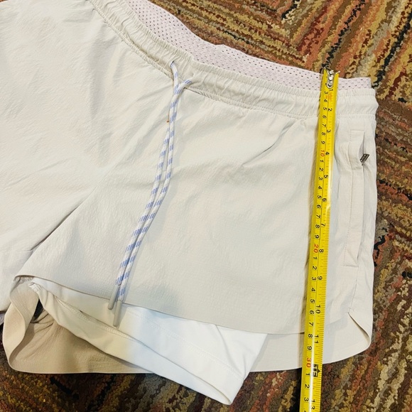 Athleta 2 in 1 Crest Gray Lined Shortie Shorts Women's Size 8 - Picture 4 of 7
